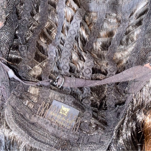 Used Shake n go bob wig - Picture 10 of 11